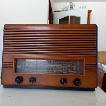 Rádio Tesla Blaník 605A
