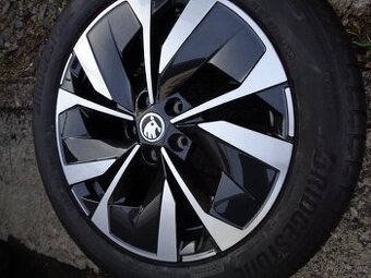 škoda karoq 4x4 r18 nová alu kola 5x112 černá