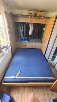 Sklápěcí postel ve skříni 160x200 sklopná postel