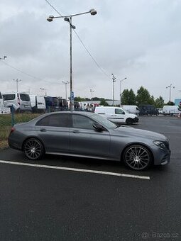 Mercedes E220d AMG – výbava, v záruce, 97tis.km