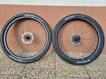Prodam sadu karbonovych kol BRUTE XC27 Carbon boost, 27mm