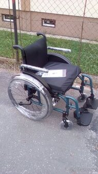 INVALIDNÍ VOZÍK-47CM-AKTIVNÍ-LEHKÝ-MOHU ZASLAT PO ČR -