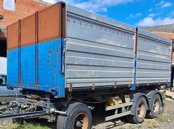 Třístranný sklápěcí přívěs