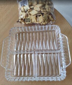 retro servírovací podnos z lisovaného skla