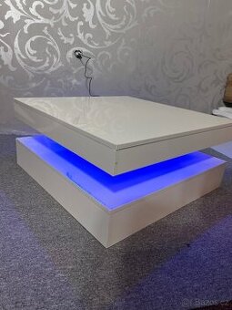 KONFERENČNÍ STOLEK - nový, ale lehce poškozen.