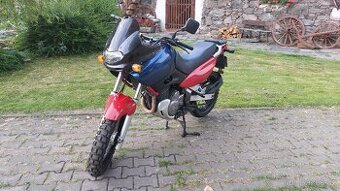 Suzuki XF 650 freewind
