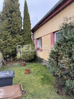 Prodej prostorného domu,pozemek 480m²,garáž,studna,zahrada