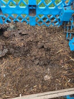 Uleželý králičí hnůj