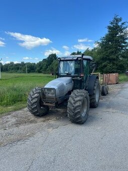 Traktor s vyvážecím vlekem. - 1