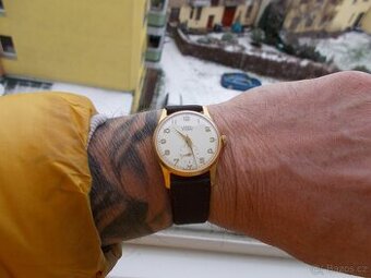 luxusni darkove zlacene funkcni hodinky prim rok 1960 top