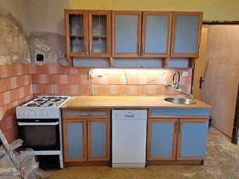 Kuchyňská linka se sporákem