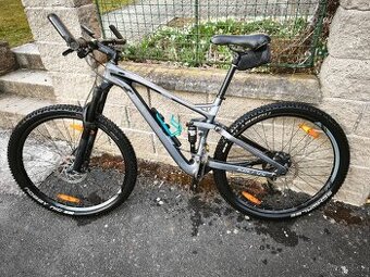 KELLYS Slanger 30 celoodpružené karbonové horské kolo 29