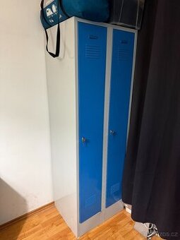 Kovová šatní skříň – dvoudveřová - 1