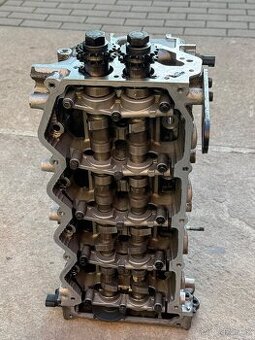 Hlava motoru + vačky Nissan Pathfinder R51 nebo Navara D40