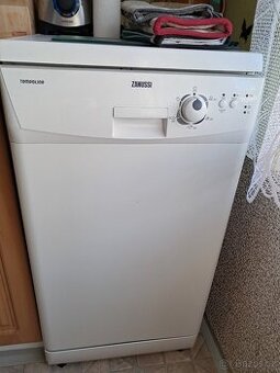 Prodám menší myčku Zanussi