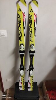 Juniorské sjezdové lyže FISCHER RC4JR Superior( použité)130