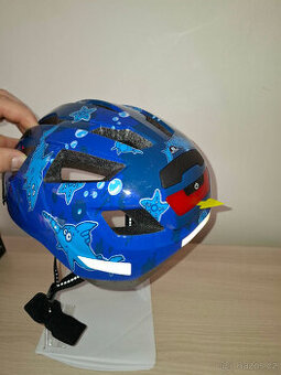 Dětská helma na kolo se zadním světlem - nová
