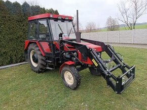 AKCE -- Nový čelní nakladač TUR 3