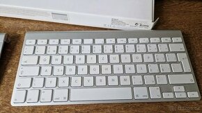 Apple Wireless Keyboard s Touchpadem