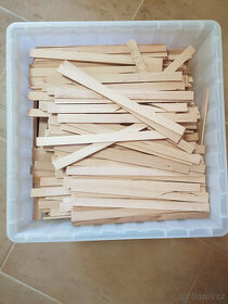 Dřevěné placaté kostky na stavění pro děti
