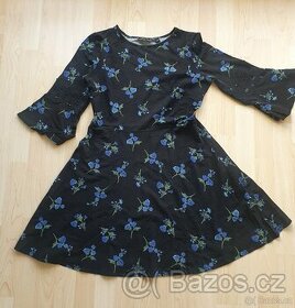 Elastické dámské šaty vel. 42 - černé s květinovým potiskem. - 1