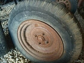 Náprava s pneu Baťa