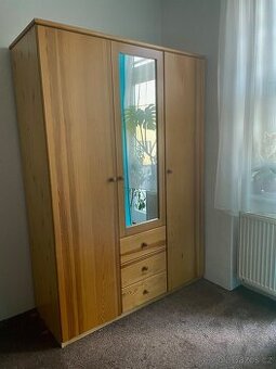 Skříň 3dveřová