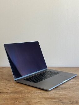 Apple MacBook Pro 15’ i7/16/256 2018