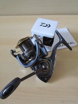 Daiwa Legalis 3500HA kovový naviják nový + náhr.cívka - 1