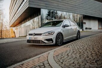 VW Golf 7.5 R - PRONÁJEM