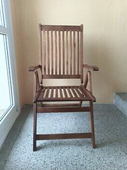 Skládací zahradní křesílko.