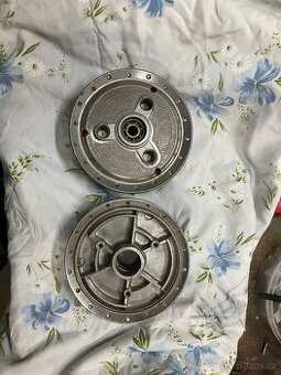 Jawa 50 pio 555/05/20/21/23 středy kol a štíty brzd