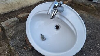 Prodám umyvadlo, vanu, závěsné wc a geberit kombifix
