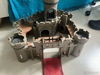 krásný playmobil hrad jako nový může být váš