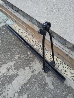Střešní nosič kol zamykací.