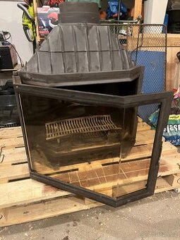 Celolitinová krbová vložka s panoramatickým sklem