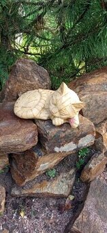 Zahradní dekorace- Spící kotě 1