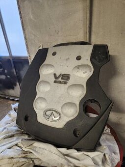 INFINITI V6 kryt motoru