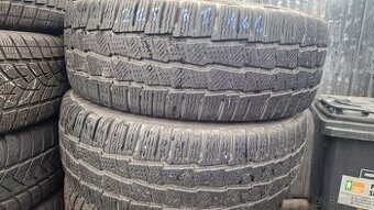 PRODÁM 2 ZIMNÍ PNEU MICHELIN 235/65/16C, CENA JE ZA 2 PNEU.I