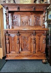 Starožitný figuralni masivní kabinet