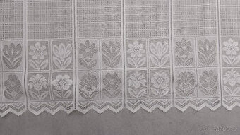 ZÁCLONA DO KUCHYNĚ / JÍDELNY