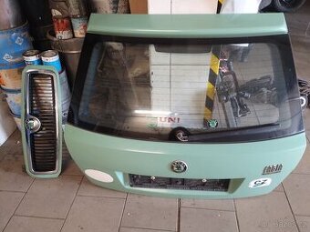 Škoda Fabia - 5- zadní dvere a přední maska