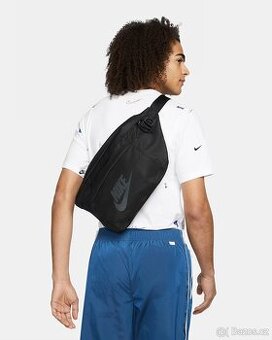 Nike Tech Hip Pack (ledivnka) – 10 litrů