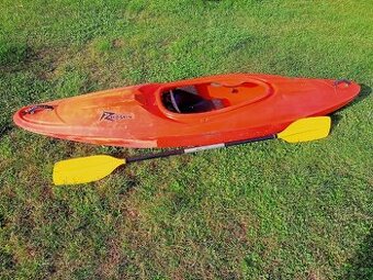 Plastový kajak