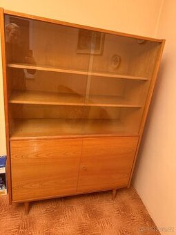 Retro vitrína / knihovna ve stylu 60.–70. let