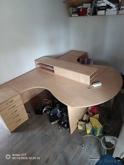 Kancelářský stůl