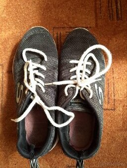 Sportovní obuv dámská.