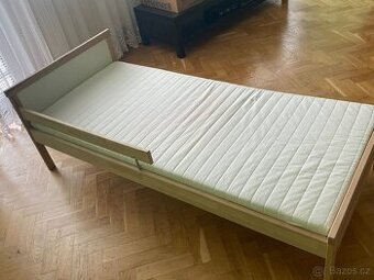 dětská postel s matrací