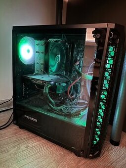 Herní PC s vybavením