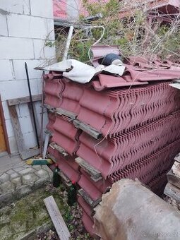 Střešní krytina KM Beta višňová